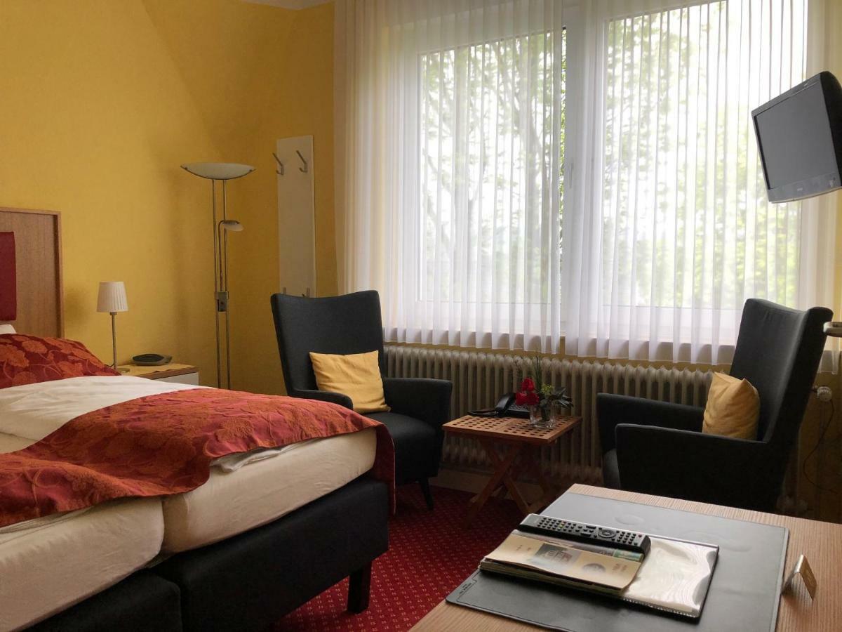 Thermen Hotel Pension Villa Holstein Bad Salzuflen Exteriör bild